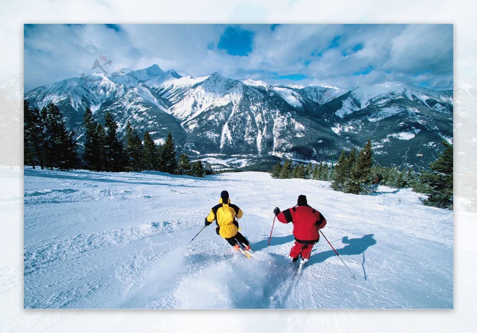 高山滑雪运动员摄影高清图片