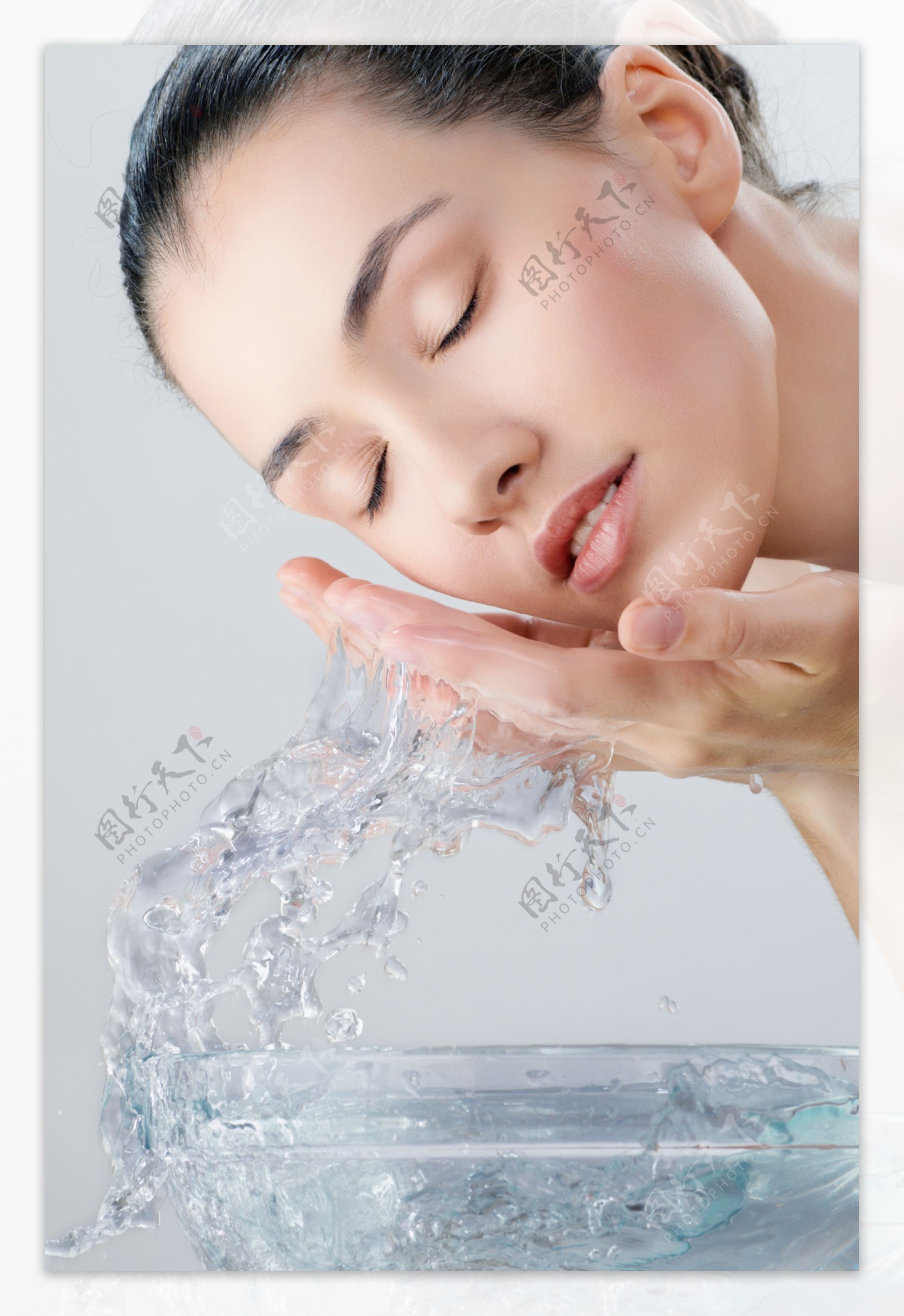 洗脸的美女图片素材-编号23463790-图行天下