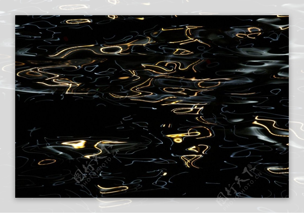 金属黑抽象3D波浪条纹高清背景图 Abstract 3D Wavy Striped Backgrounds – Black Color – 设计小咖