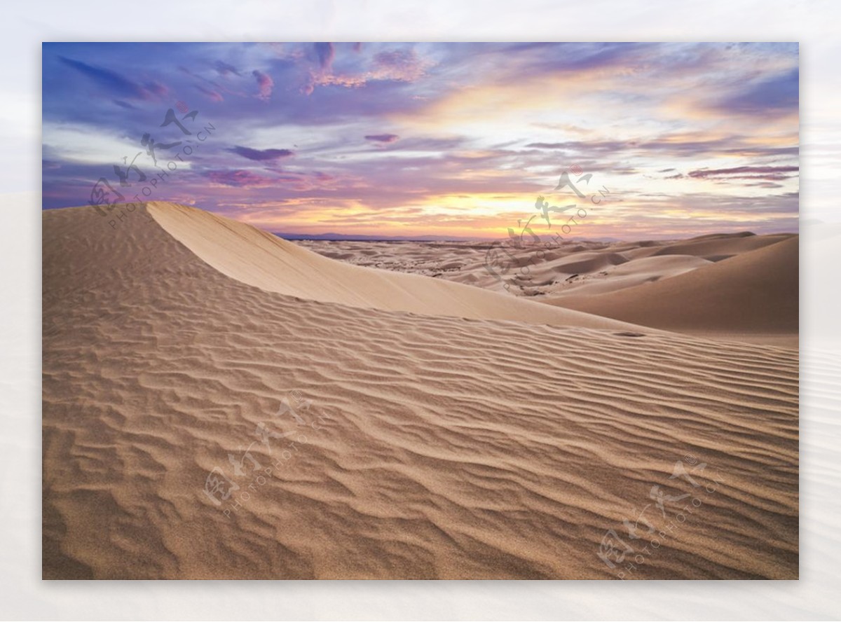 沙漠天空和沙子壁纸网站背景图片