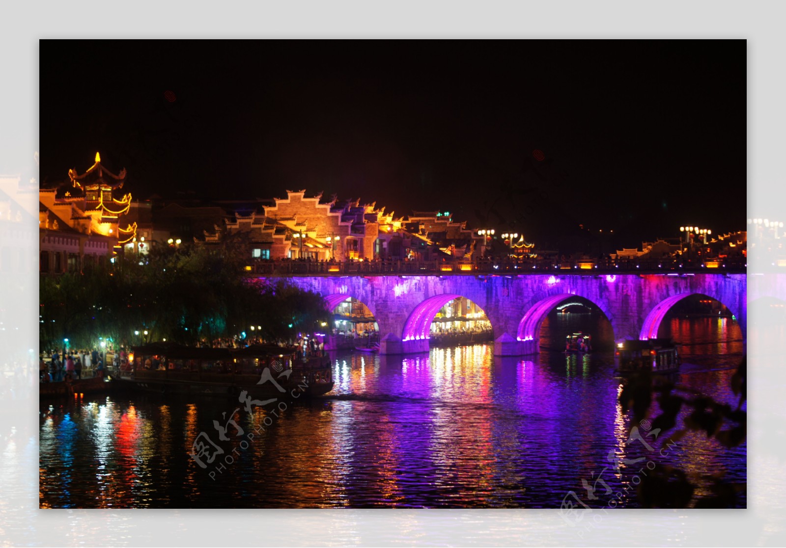 紫色夜景镇远河大桥图片
