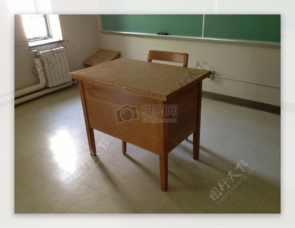 教室里的课桌