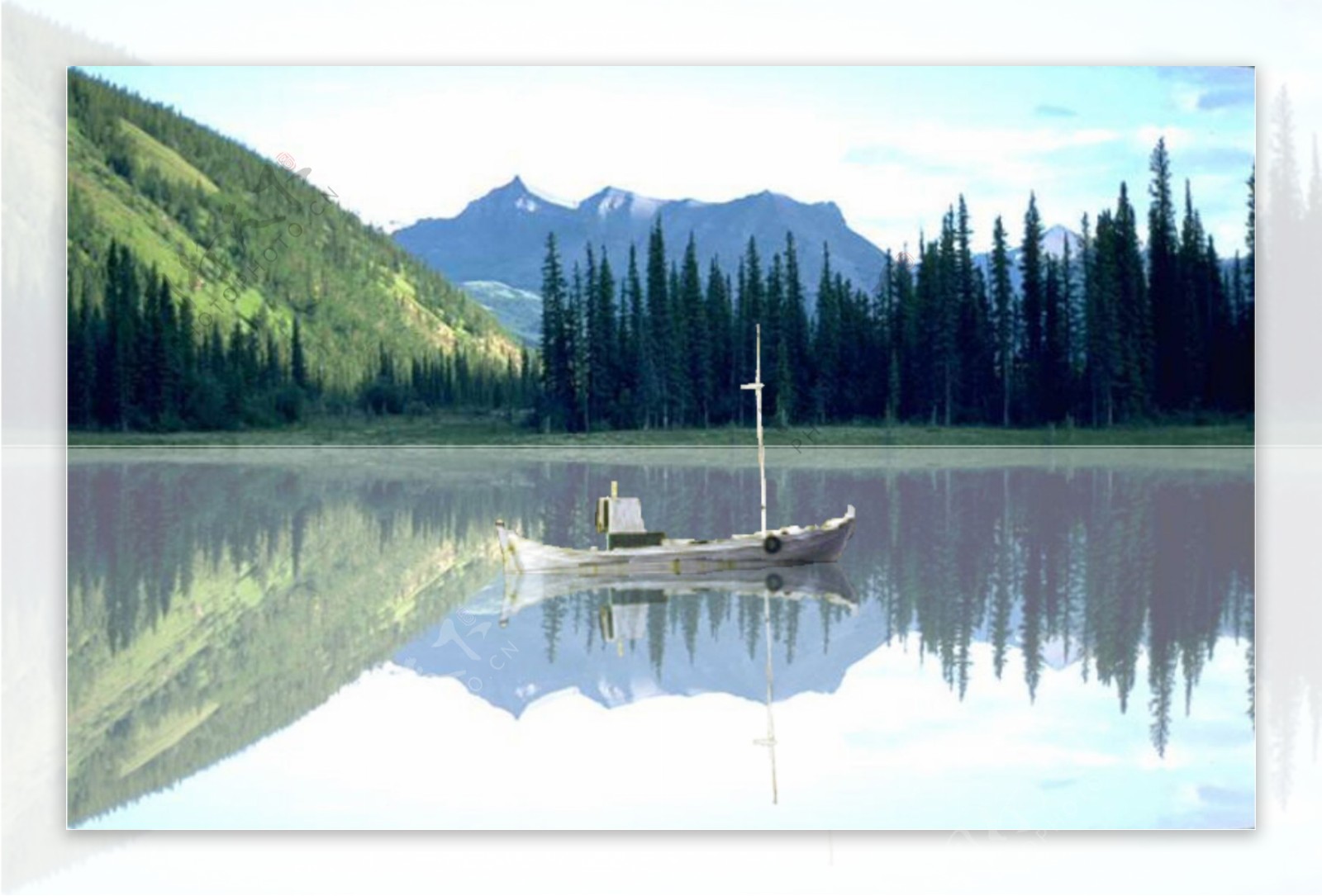 山丘湖水小船
