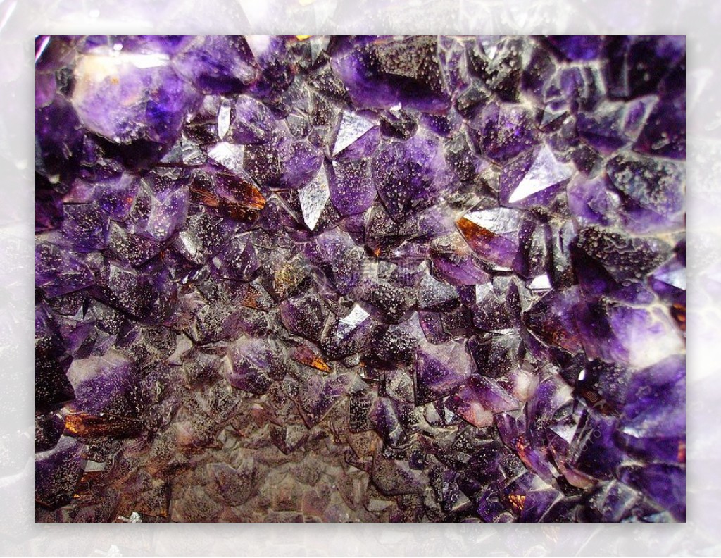 紫色的水晶石