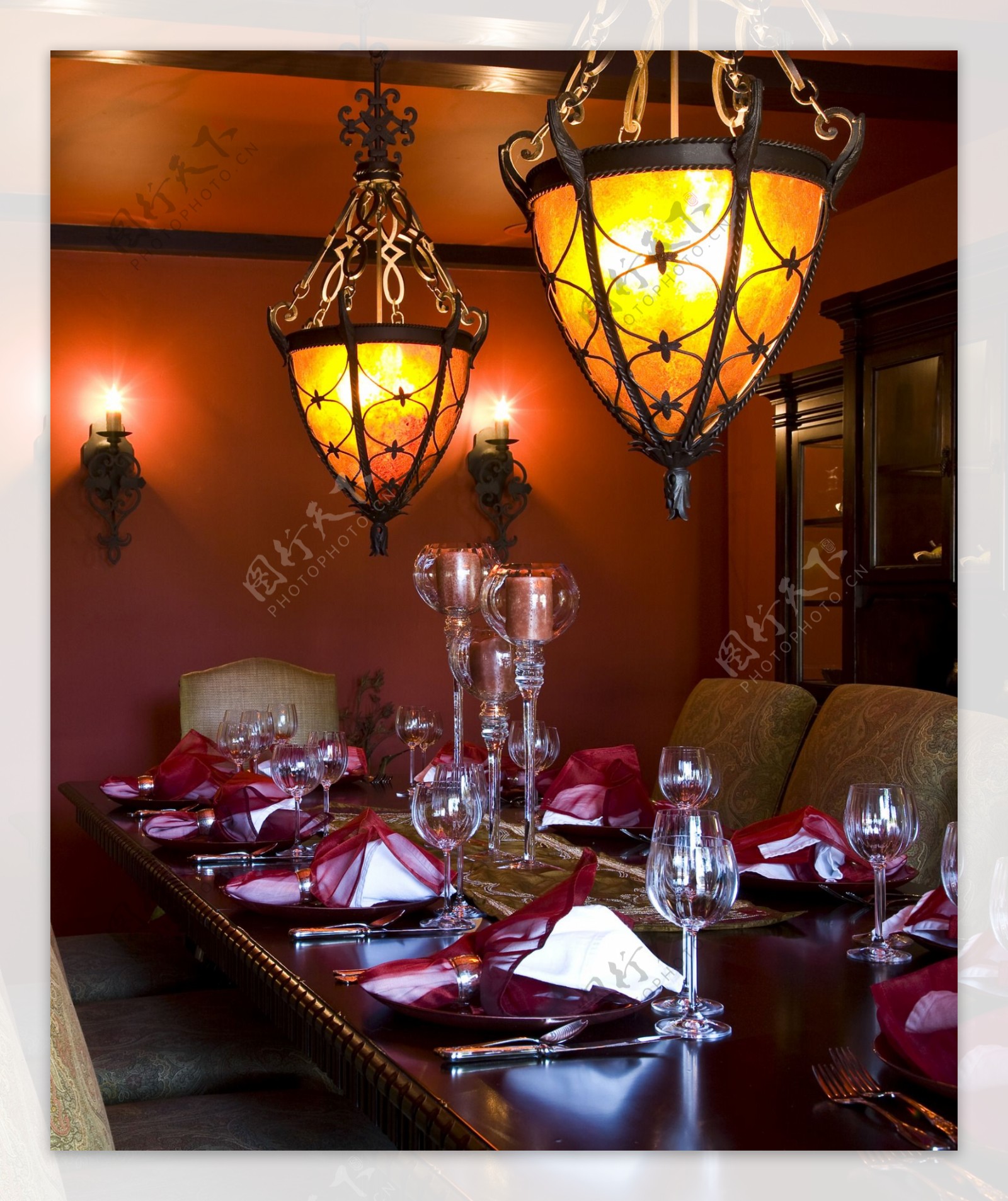 室内餐厅吊灯欧式复古奢华装修效果图