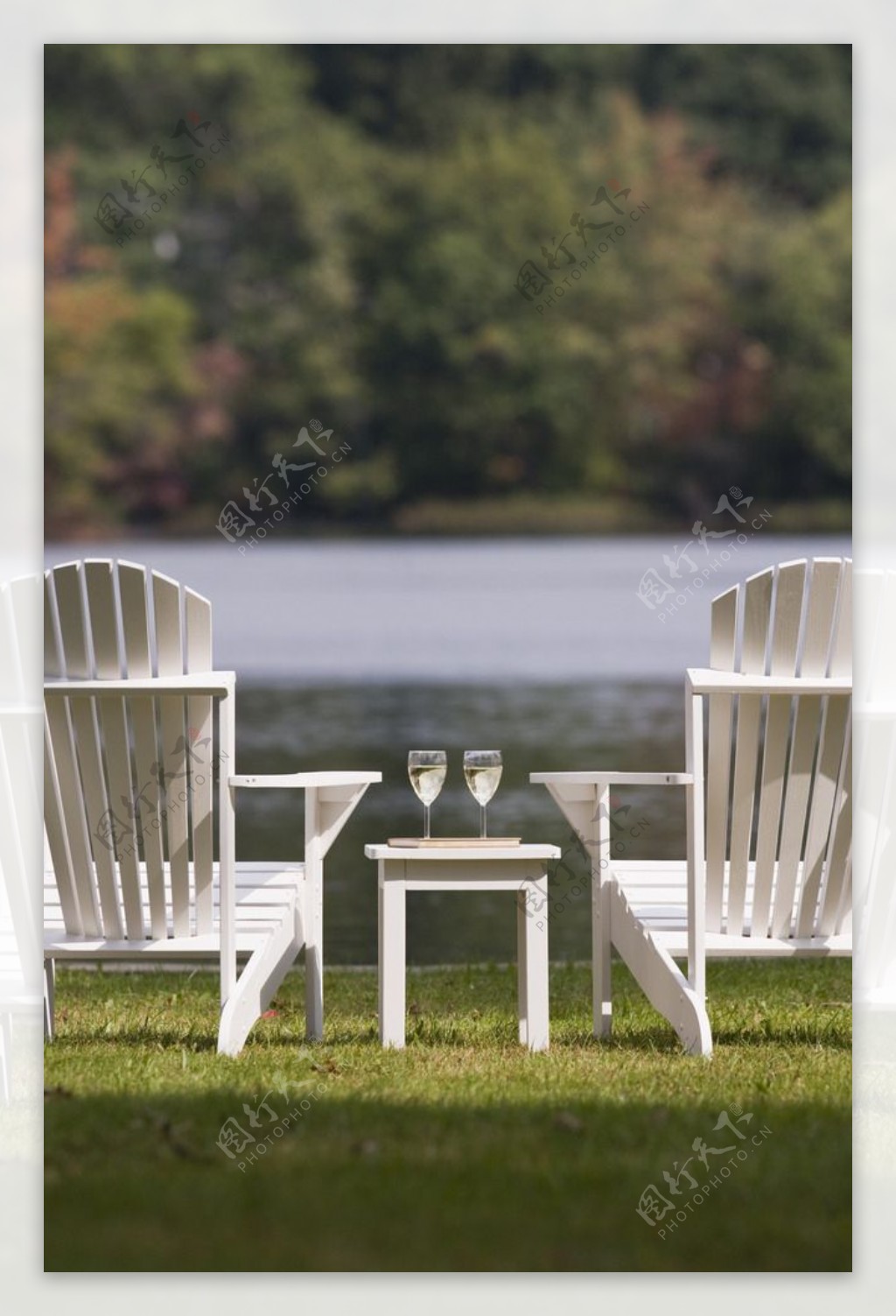 香槟湖边躺椅