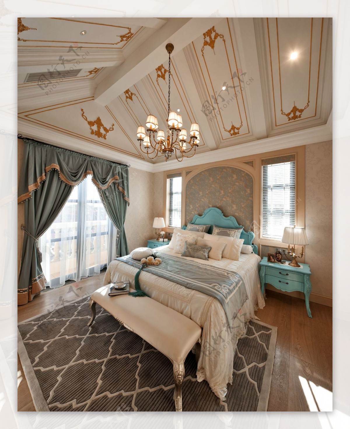 现代时尚卧室蓝绿色金边窗帘室内装修效果图