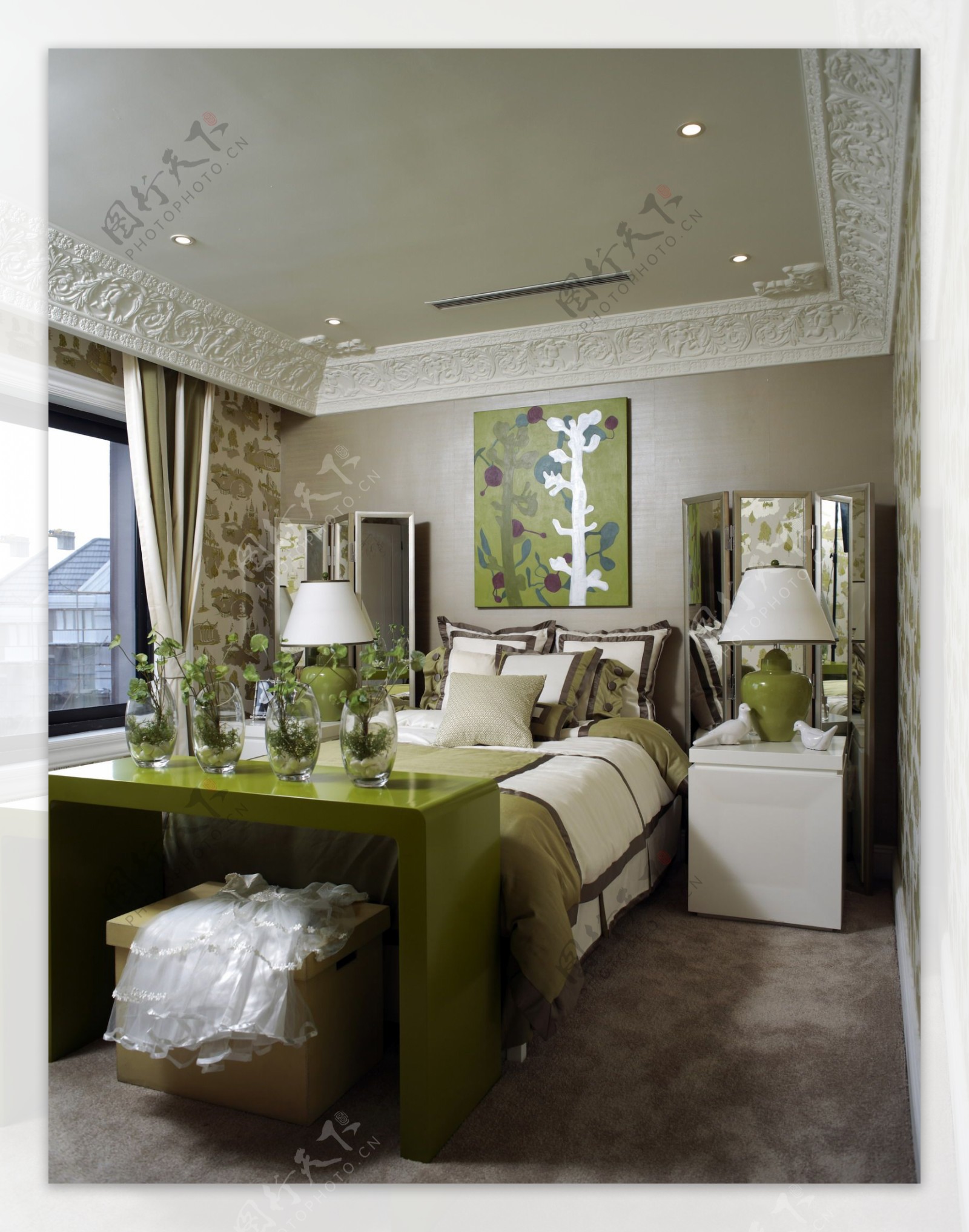现代时尚绿色系卧室绿色桌子室内装修效果图