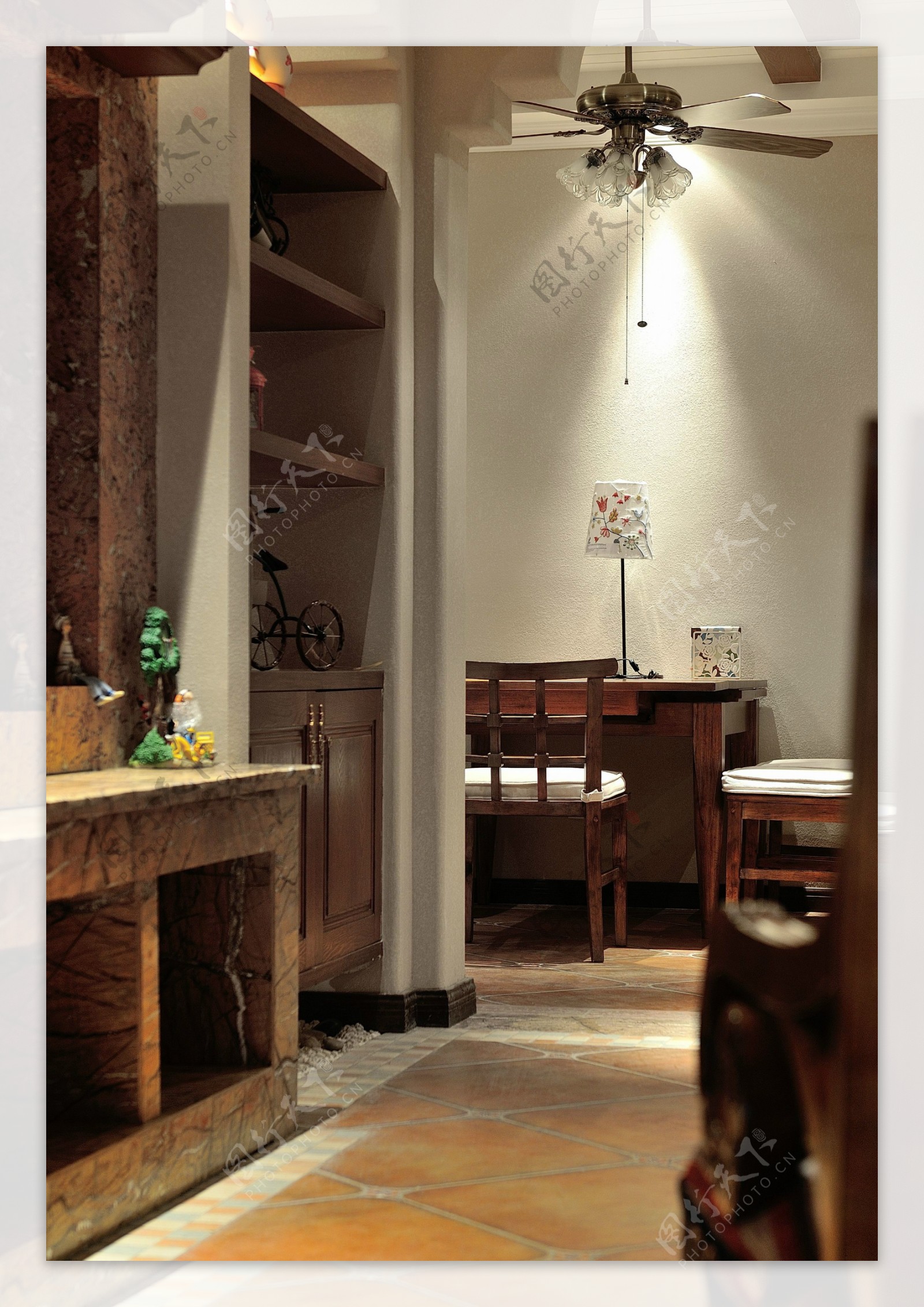 地中海古典客厅餐桌装修实景图