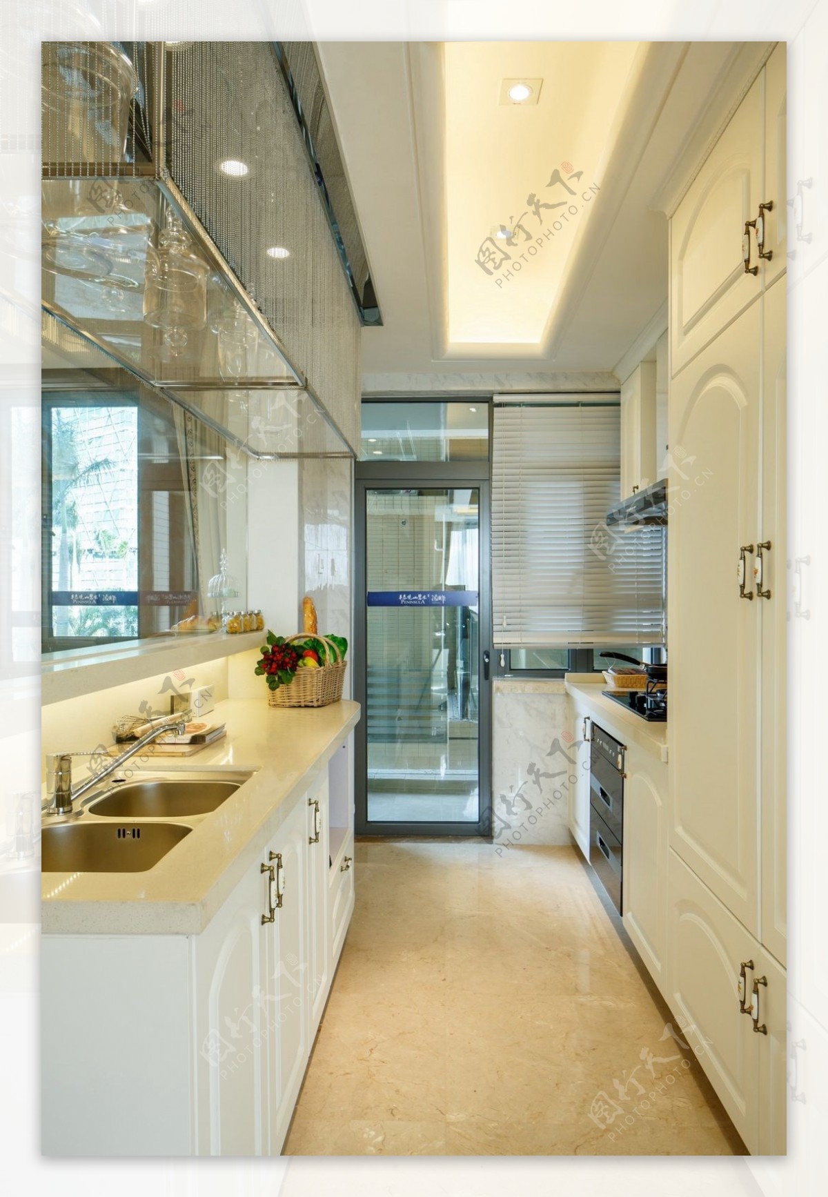 简约风室内设计白色厨房走廊效果图