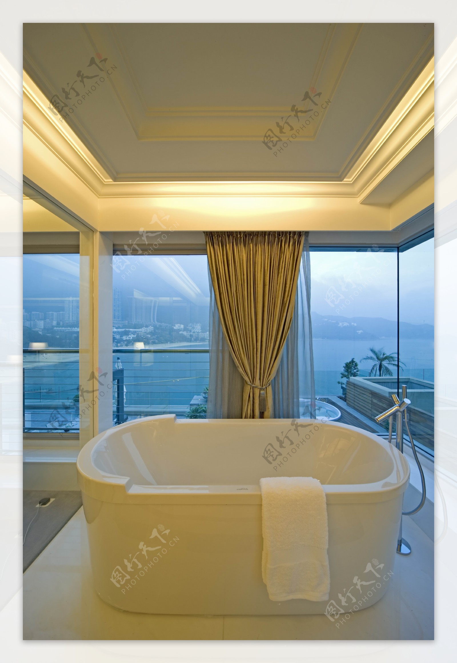 海边浴缸豪华窗帘装修效果图