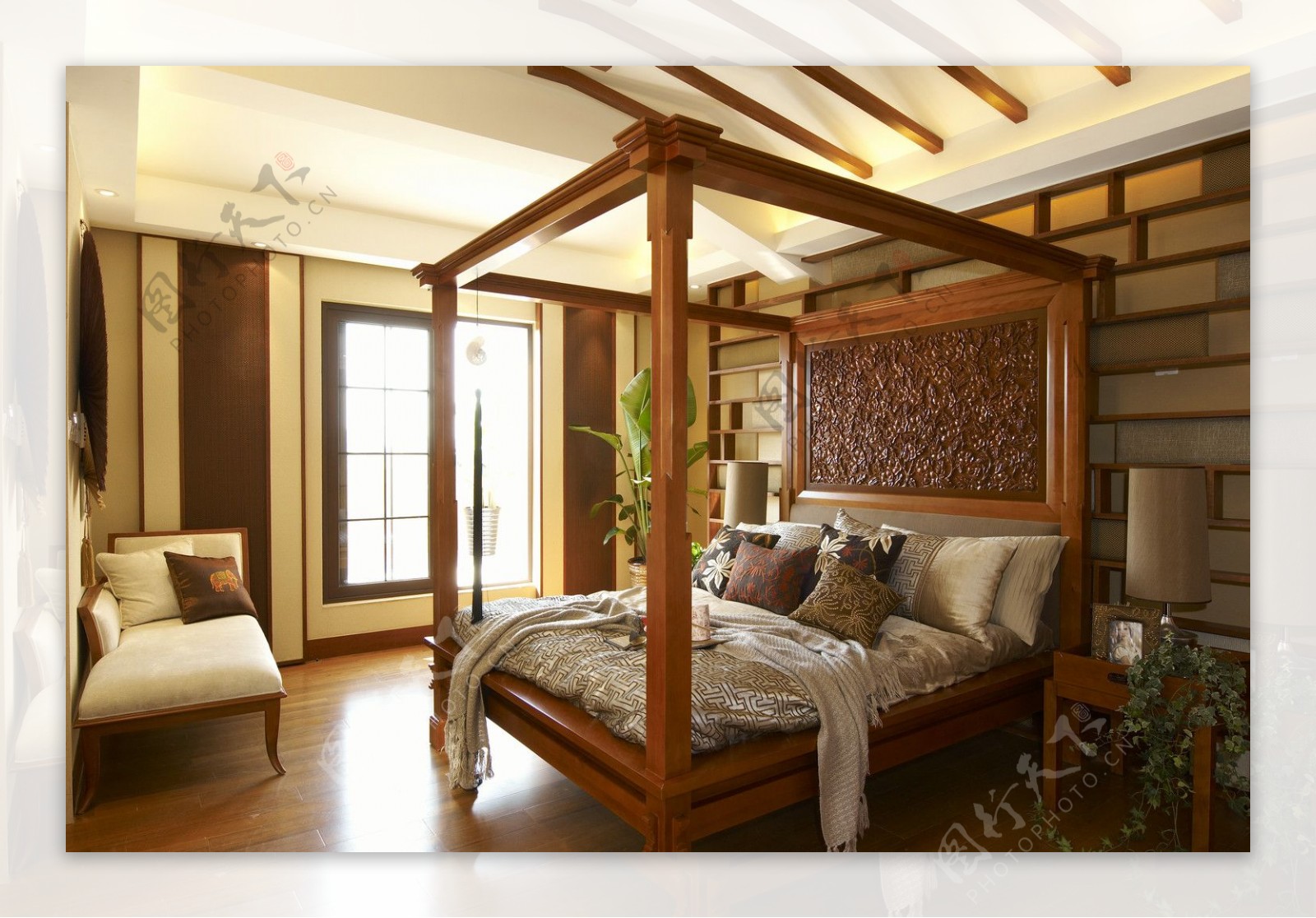 中式复古风卧室木制床罩室内装修效果图