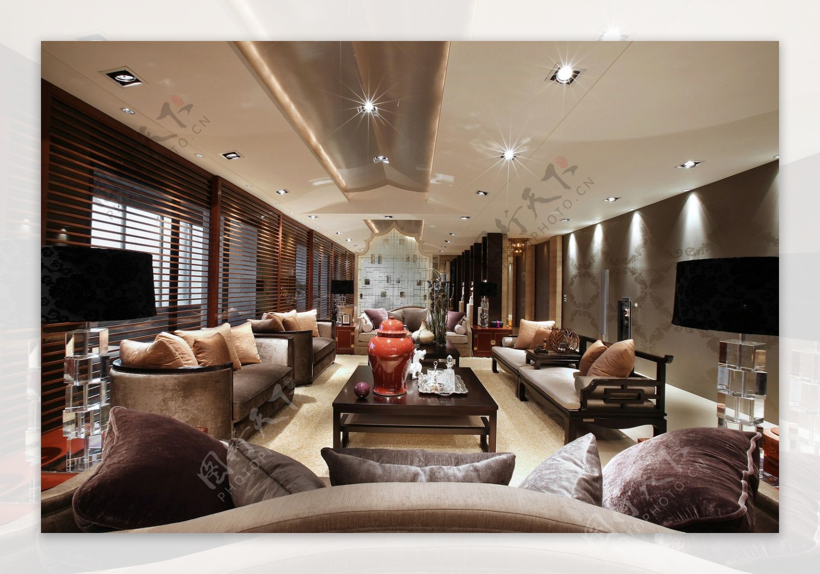 现代时尚客厅紫色抱枕室内装修效果图