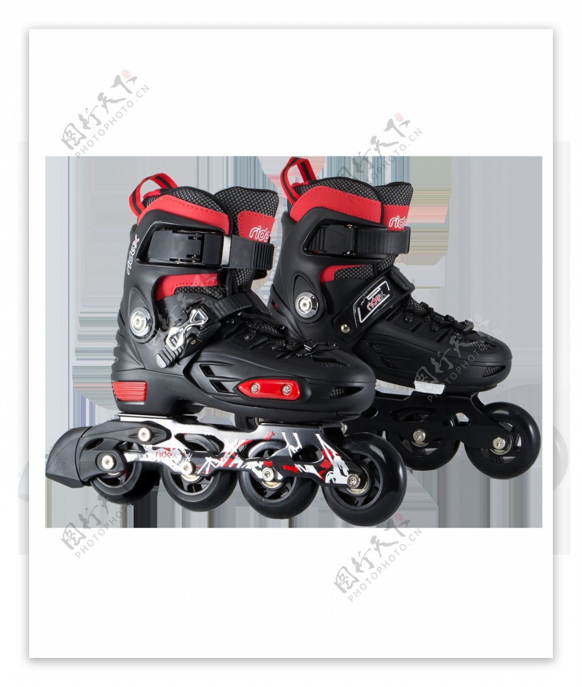 黑红四轮溜冰鞋免抠png透明素材