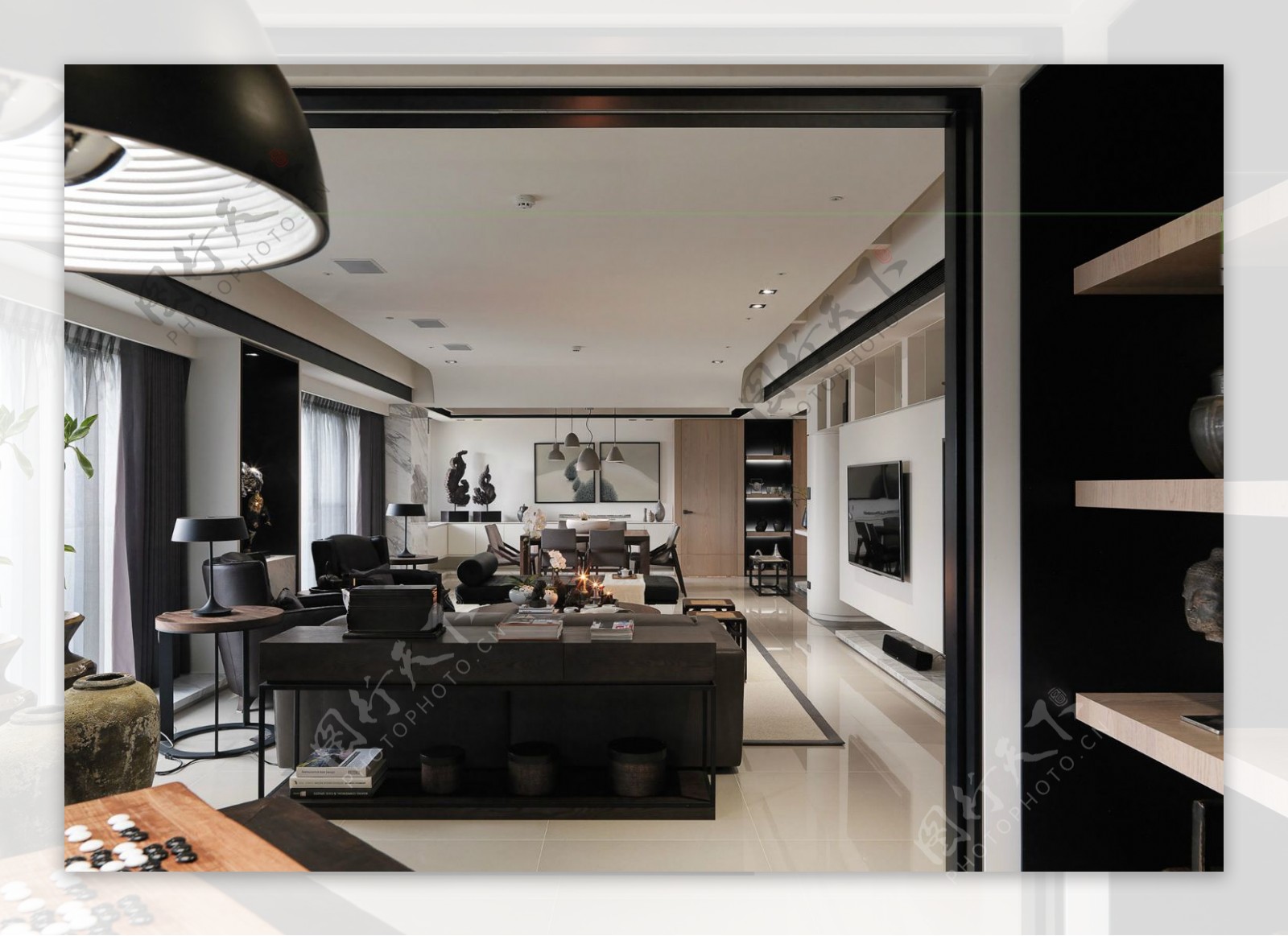 现代时尚客厅黑色吊灯室内装修效果图