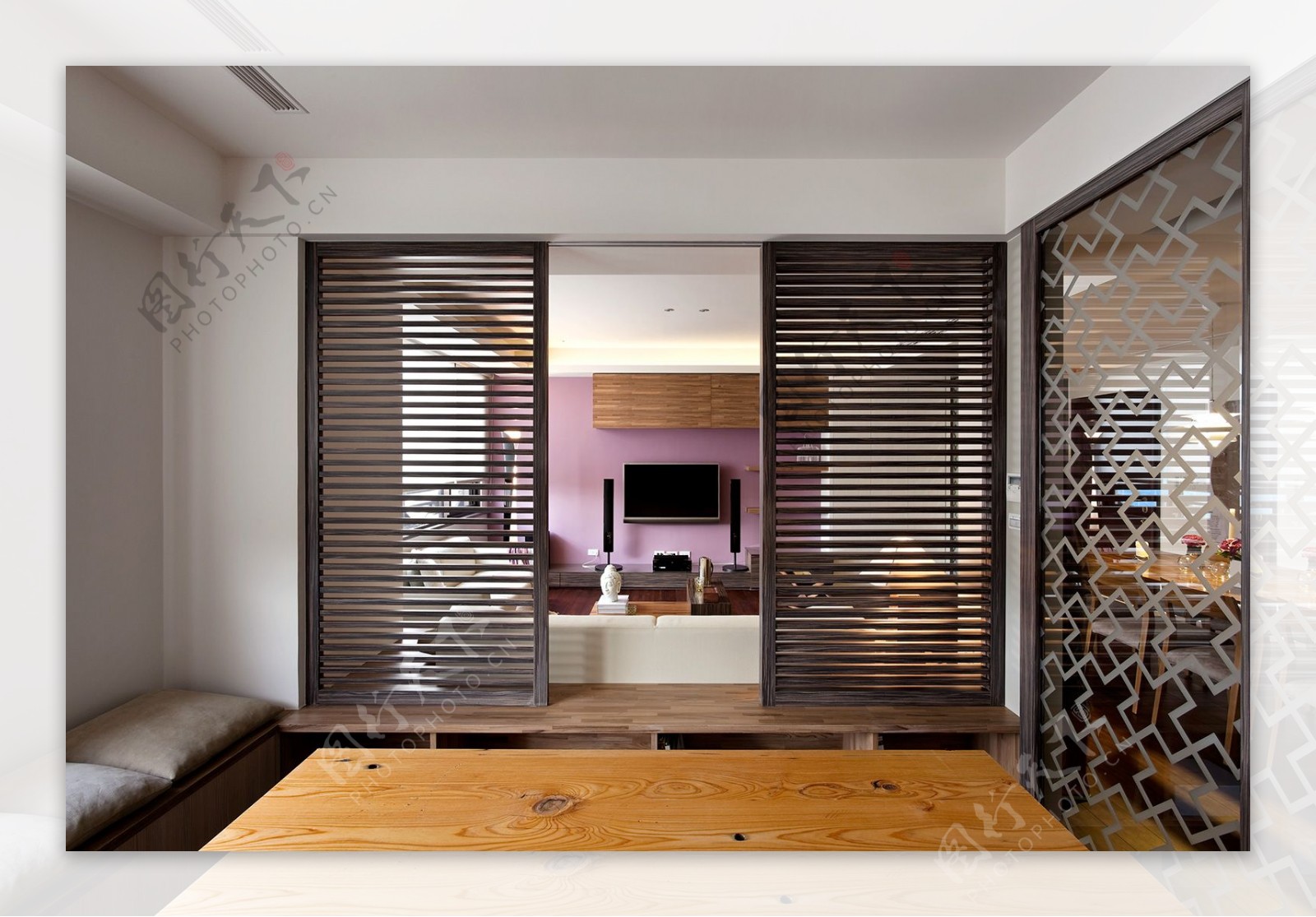 现代时尚客厅铁艺镂空隔断室内JPEG图