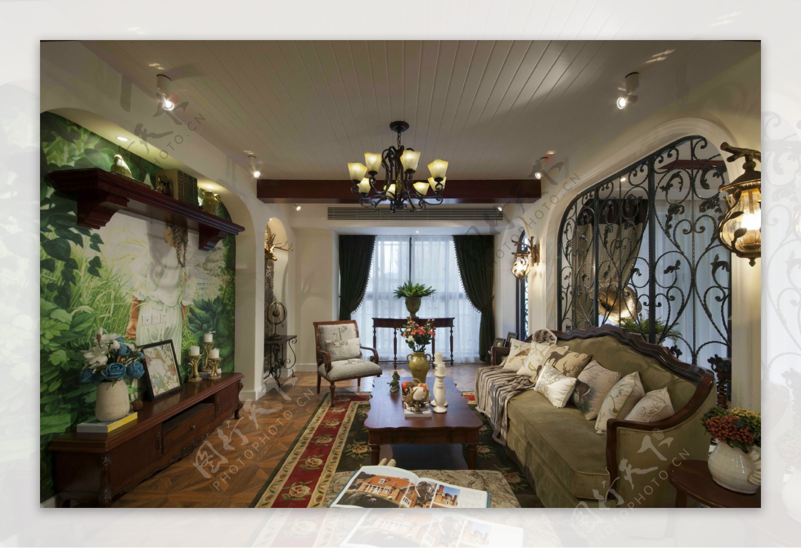欧式奢华客厅褐色吊灯室内装修效果图