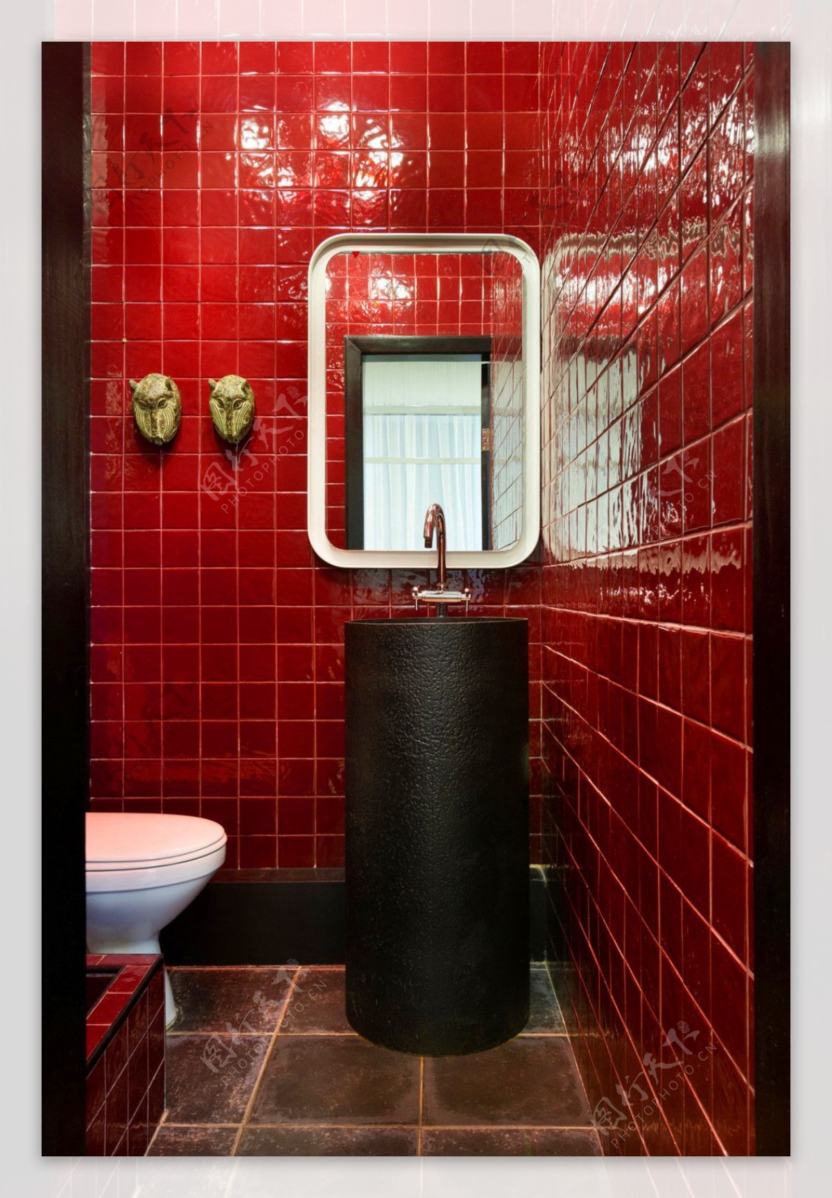 简约卫生间红色墙砖装修效果图