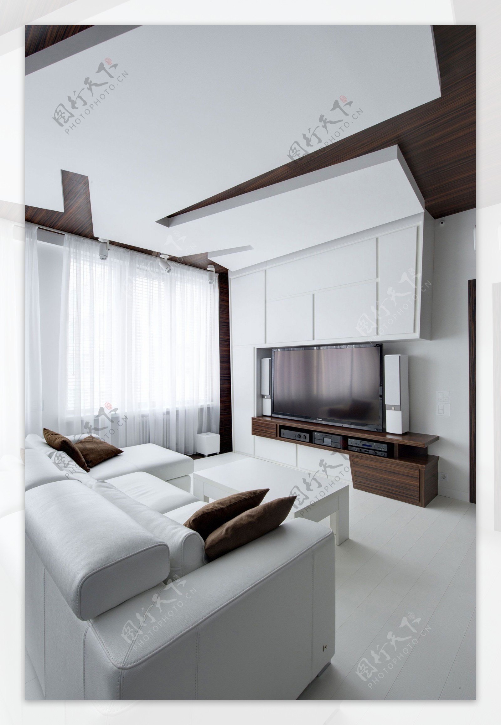 现代高雅客厅褐色木制电视柜室内装修效果图