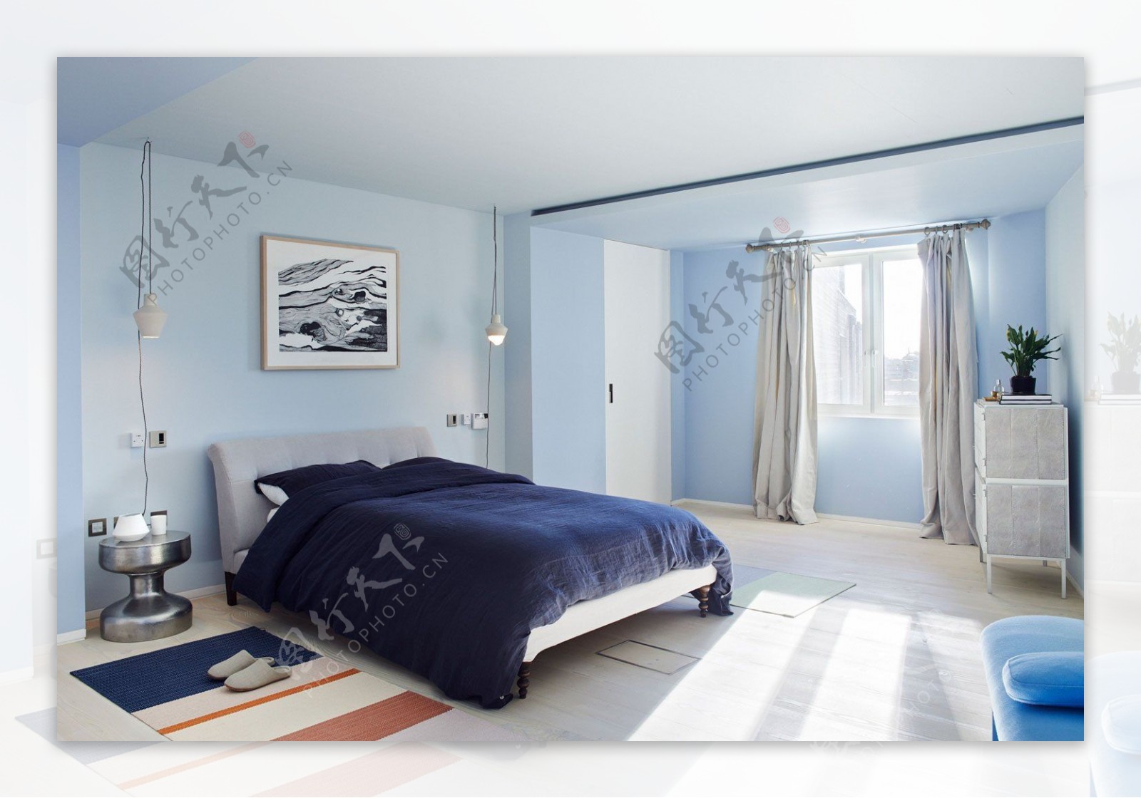 现代清新卧室银色床头柜室内装修效果图