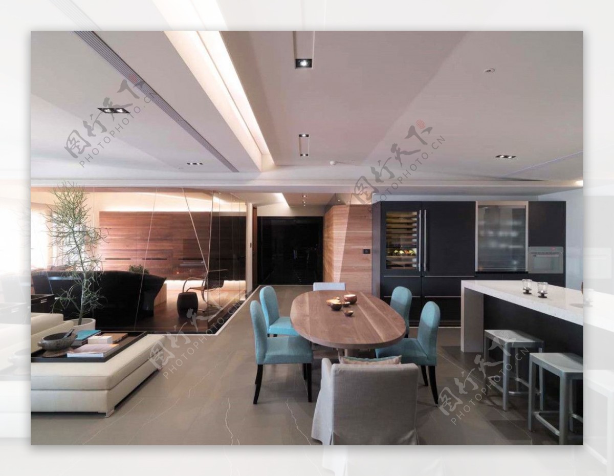 现代寿司客厅椭圆形茶几室内装修效果图