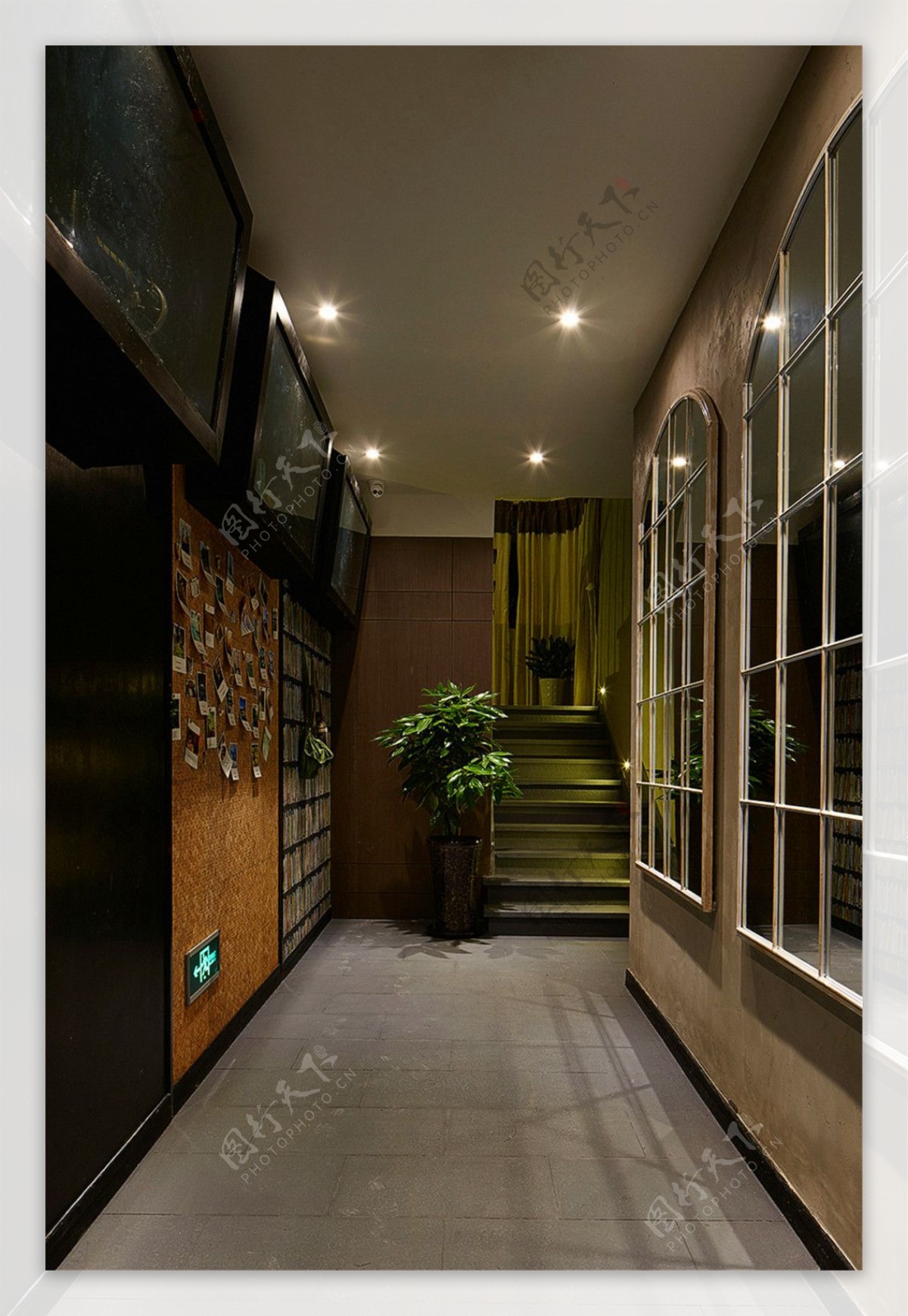 中式沉稳低调客厅走廊壁灯室内装修效果图