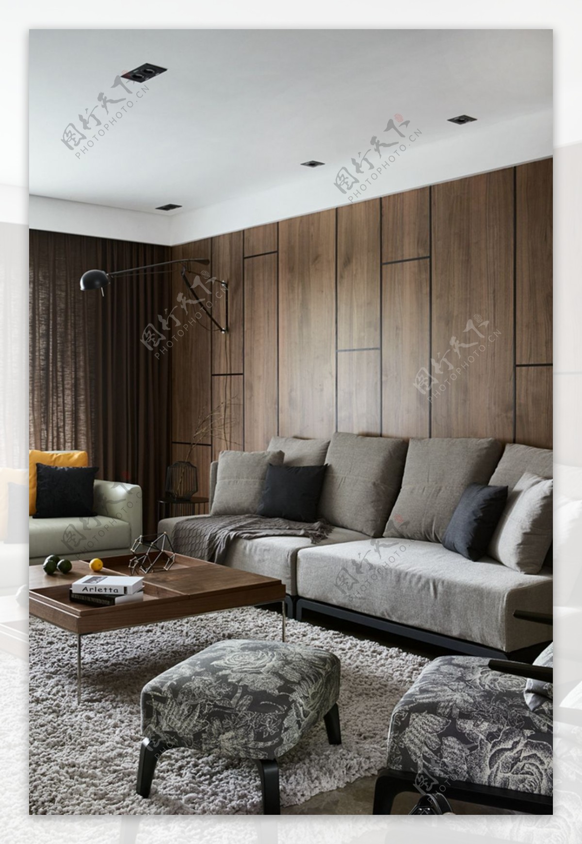 现代轻奢客厅灰色花纹凳子室内装修效果图