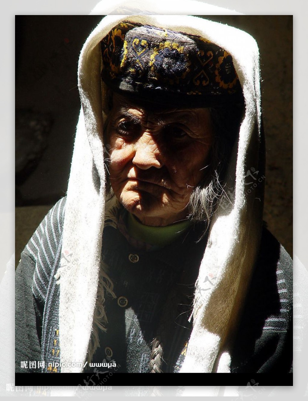 新疆维老人