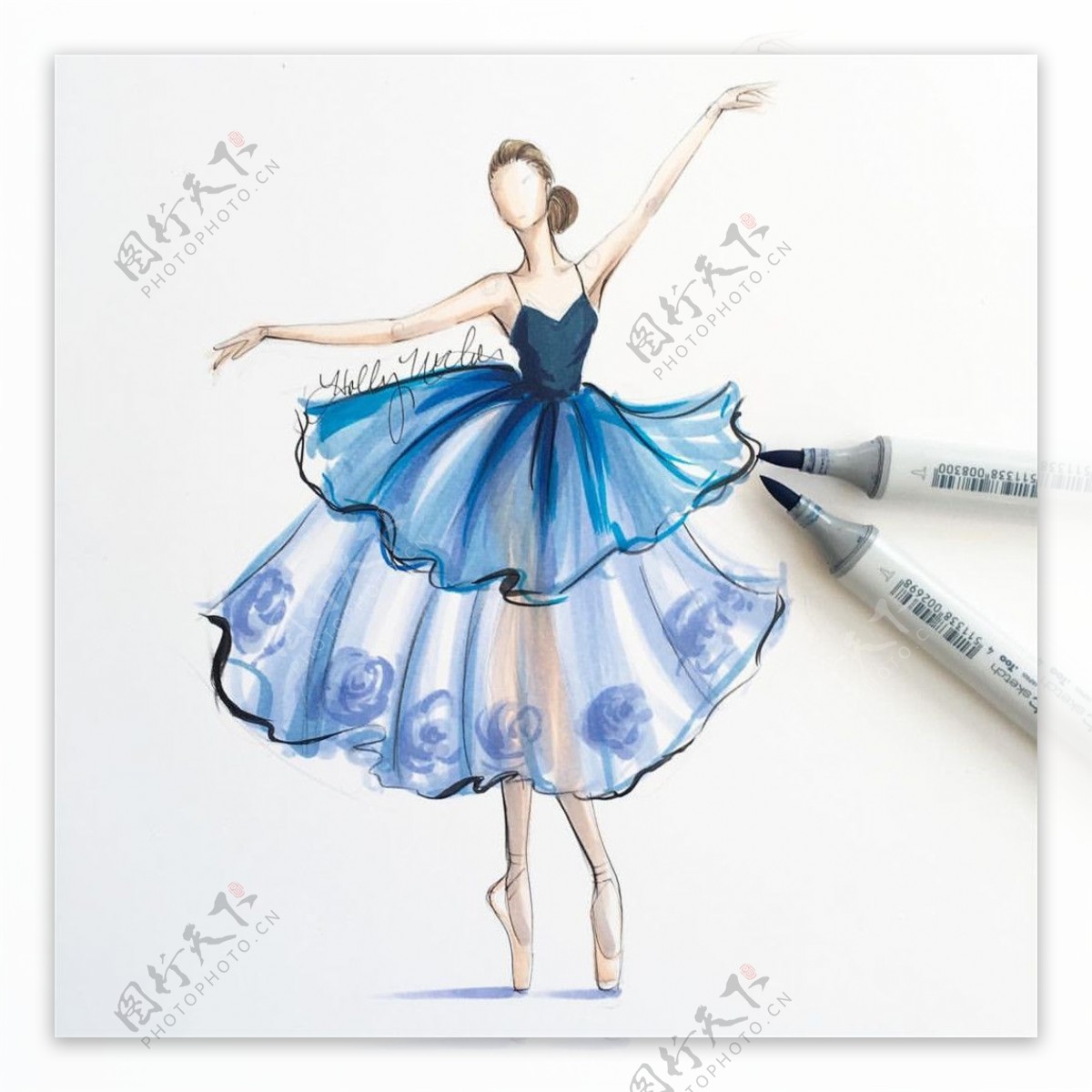 蓝色吊带花式纱裙设计图