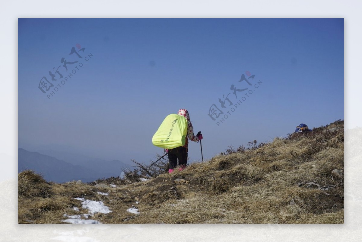 穿越高山