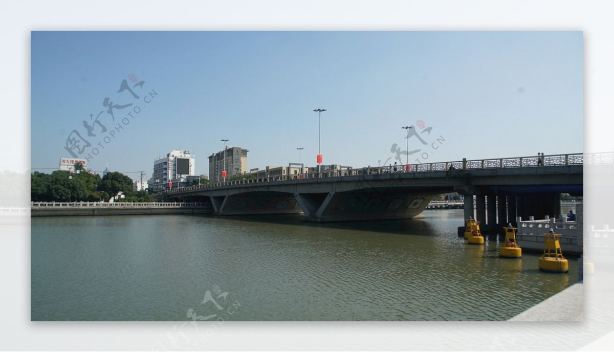 护城河桥
