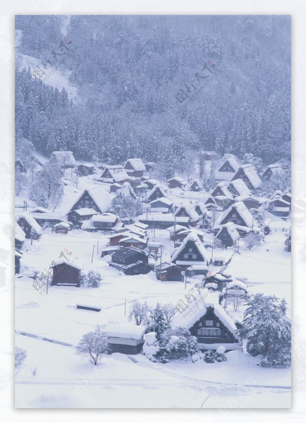 大雪中的村庄