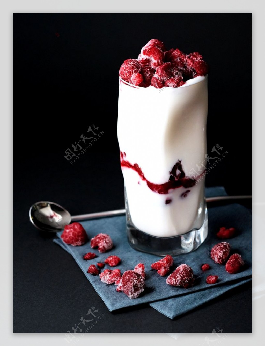 甜品树莓酸奶