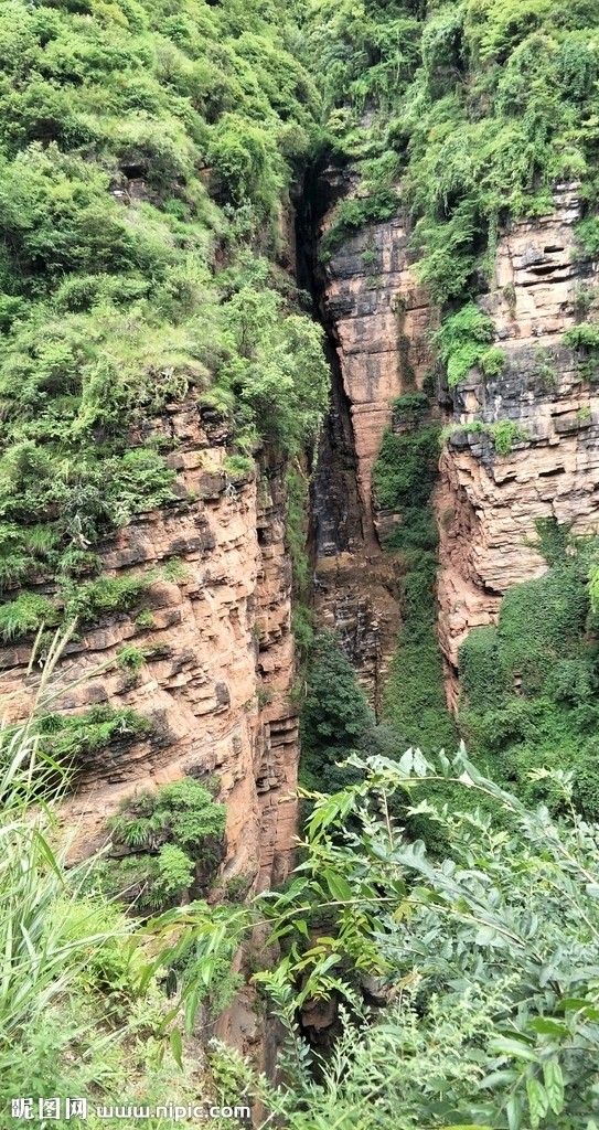 裂谷瀑布