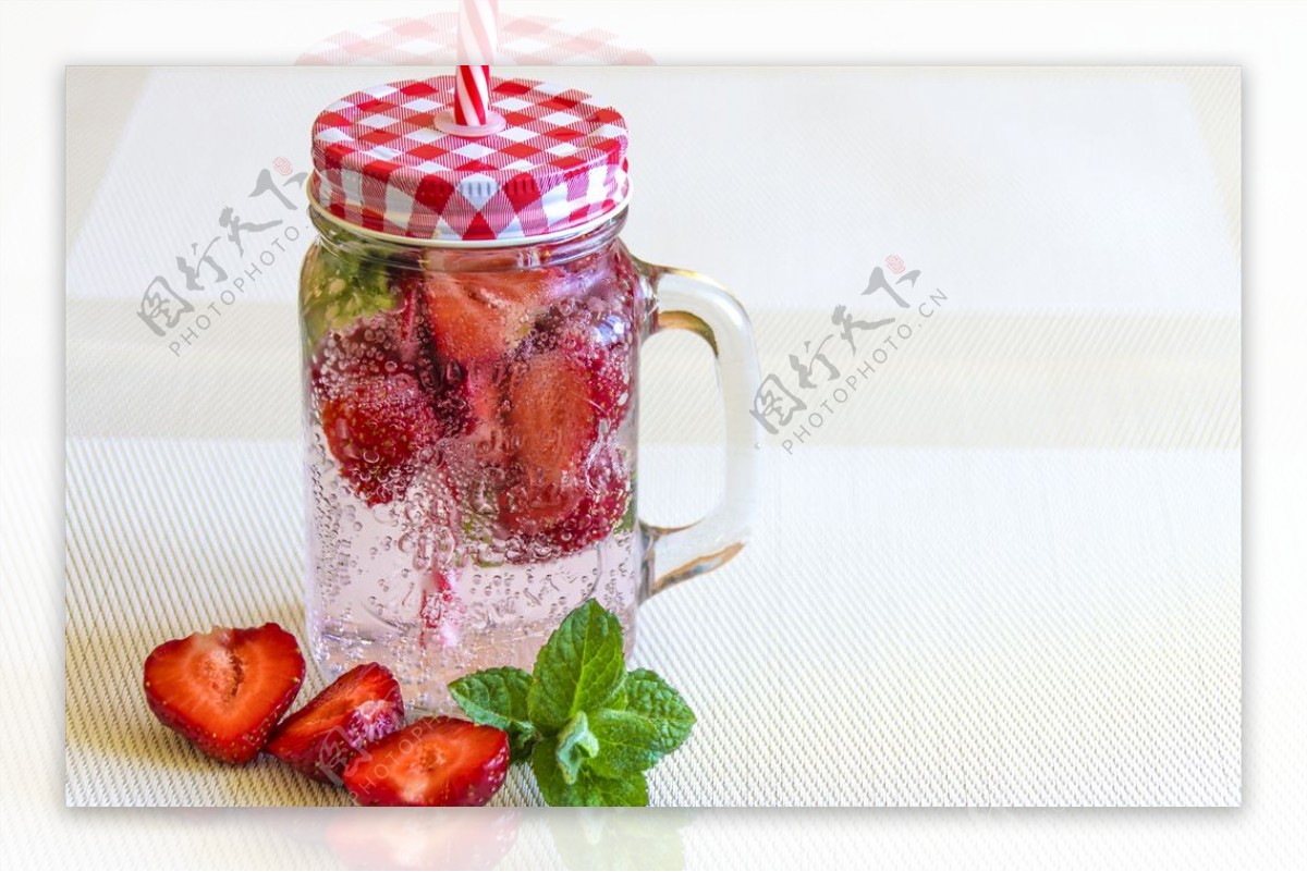 水果草莓饮品