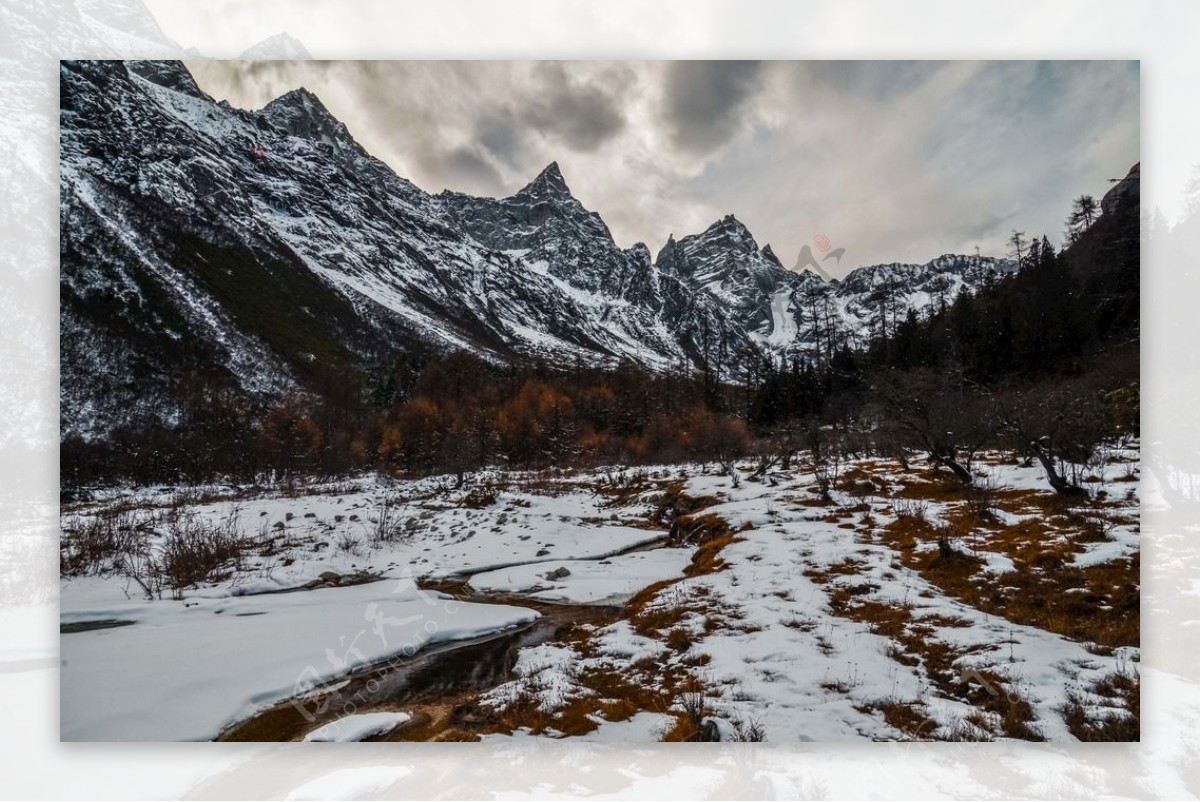 毕棚沟雪山