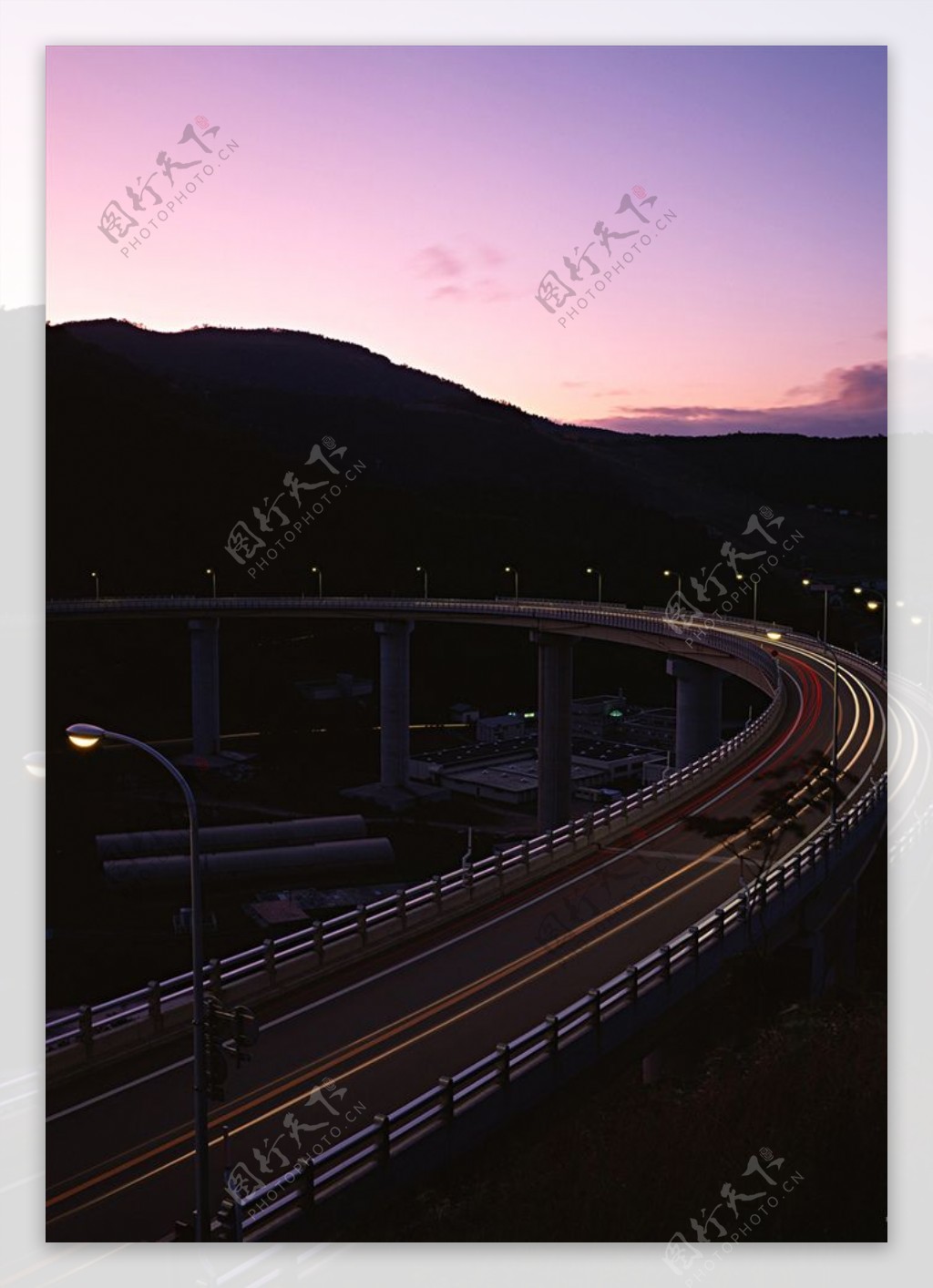 黄昏下的高架桥道路风景