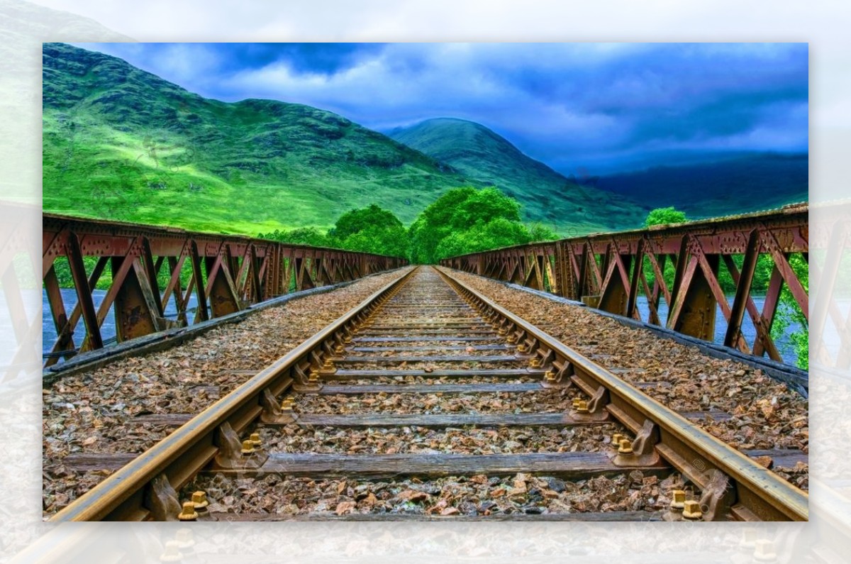 桥上的铁路风景