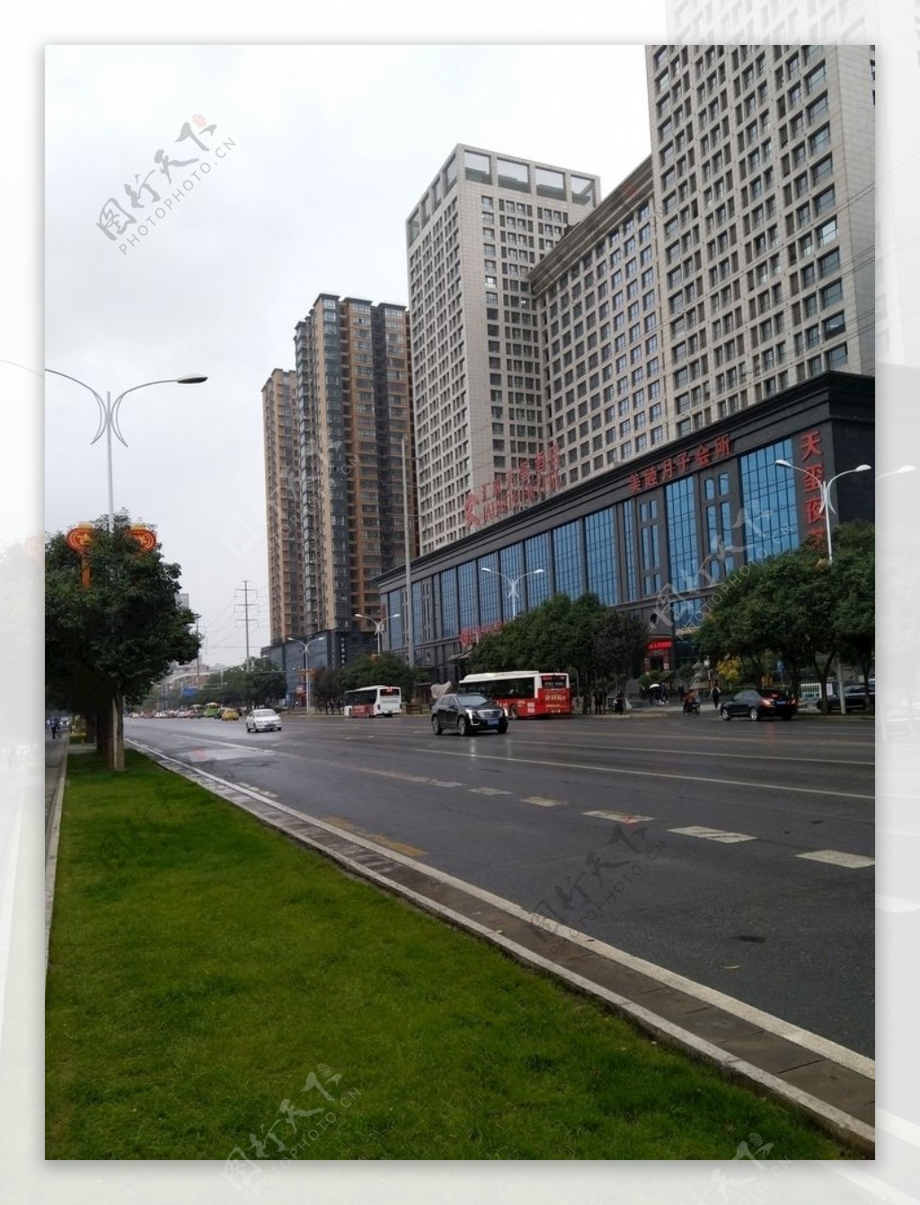 雨天的城市街道