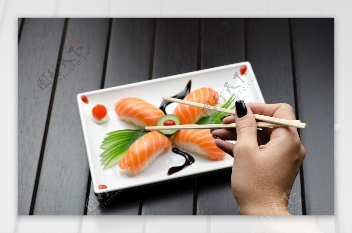 新鲜的三纹鱼寿司