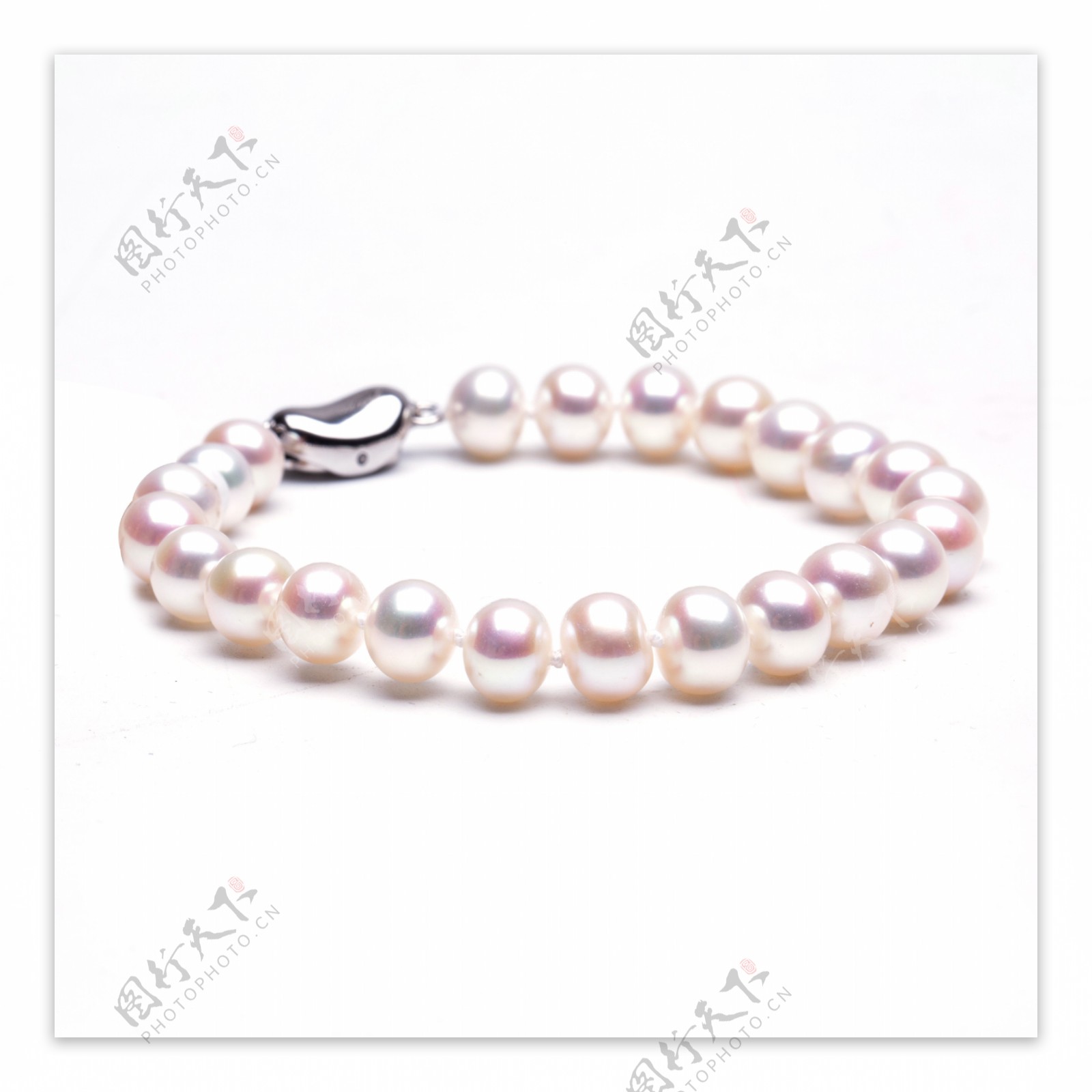 时尚韩式乳白色银白珍珠手链摄影图3