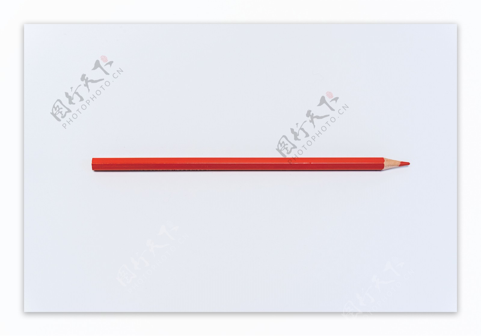 单支红色彩铅笔素材