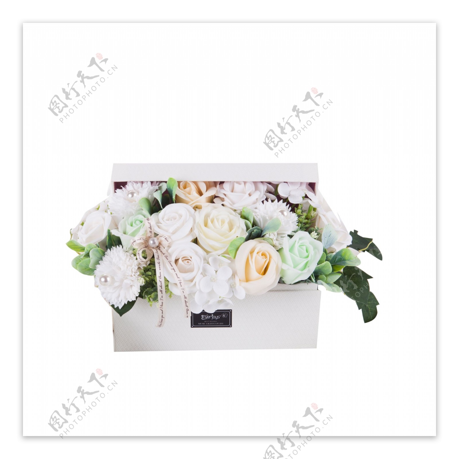 情人节的白色玫瑰盒子礼物免抠图