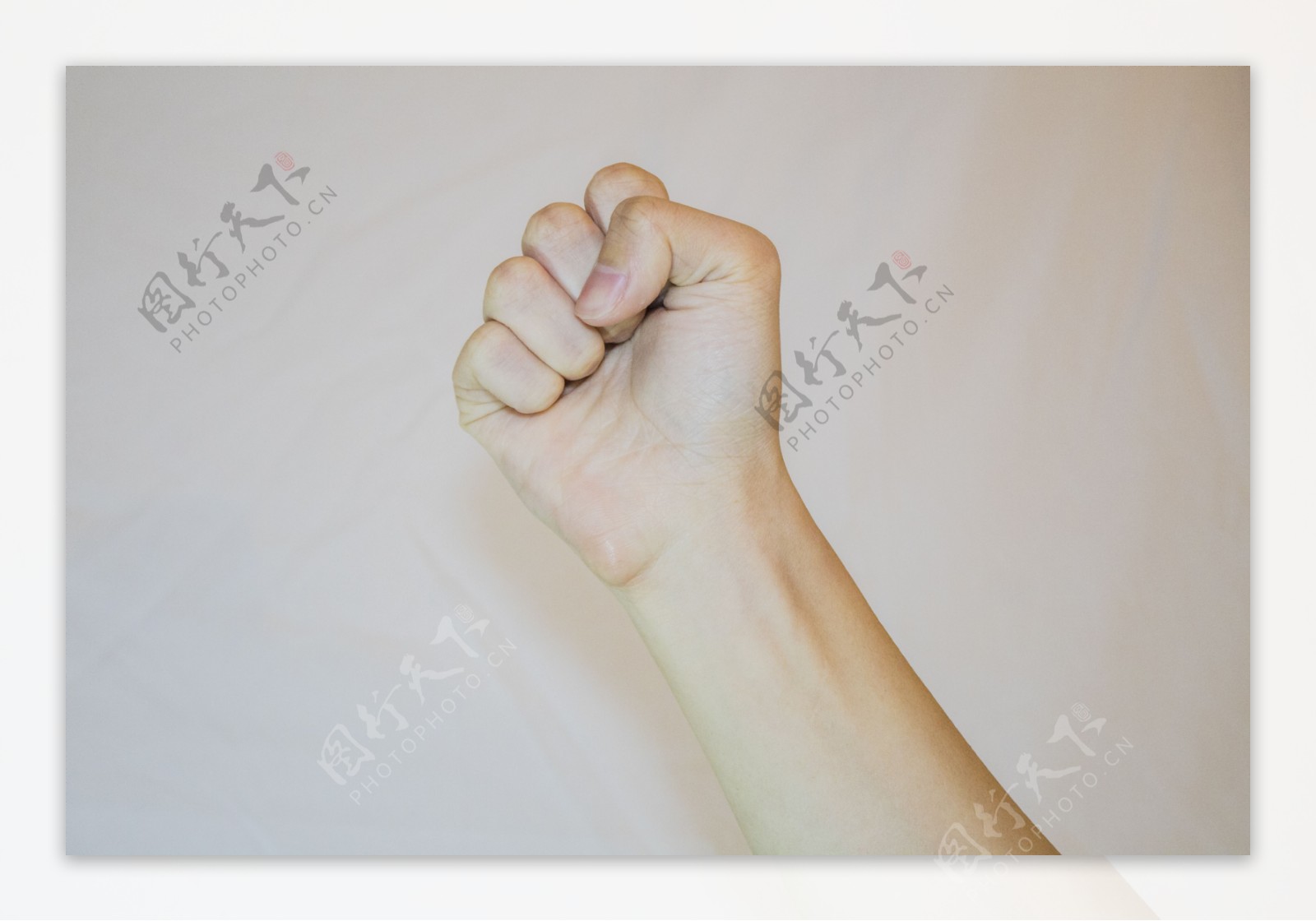 握拳手势背景图商用摄影