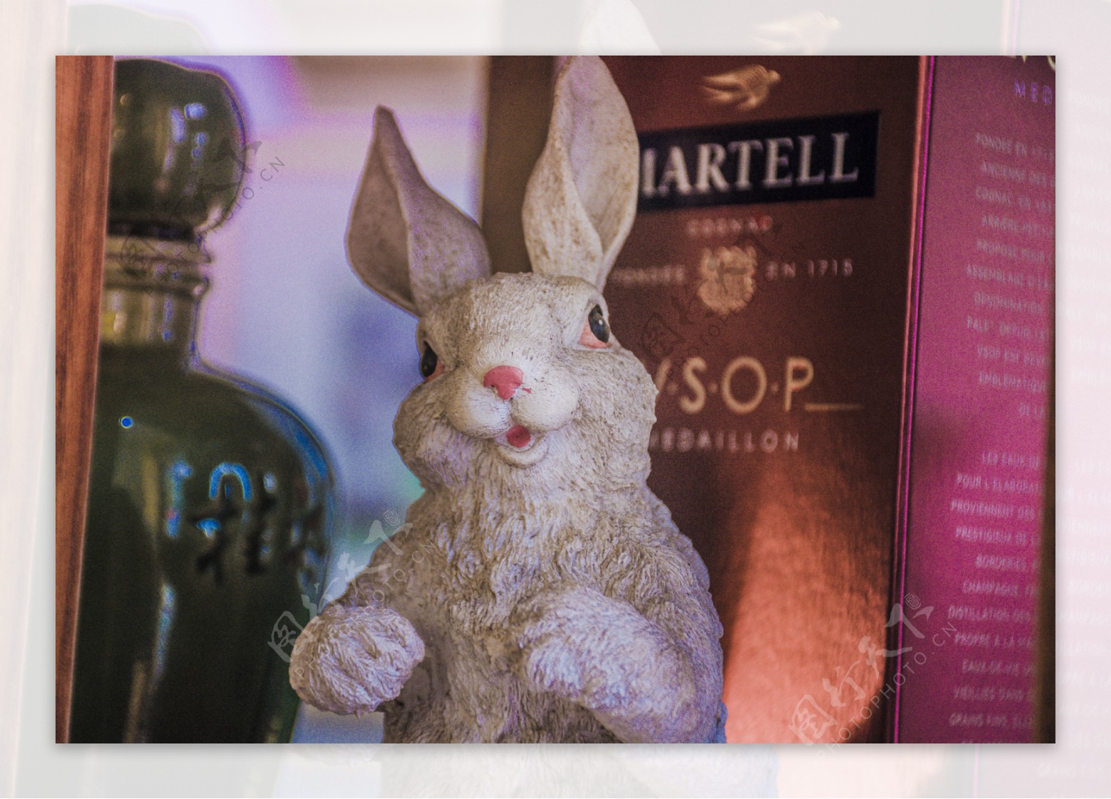 柜子上的兔子装饰摆件
