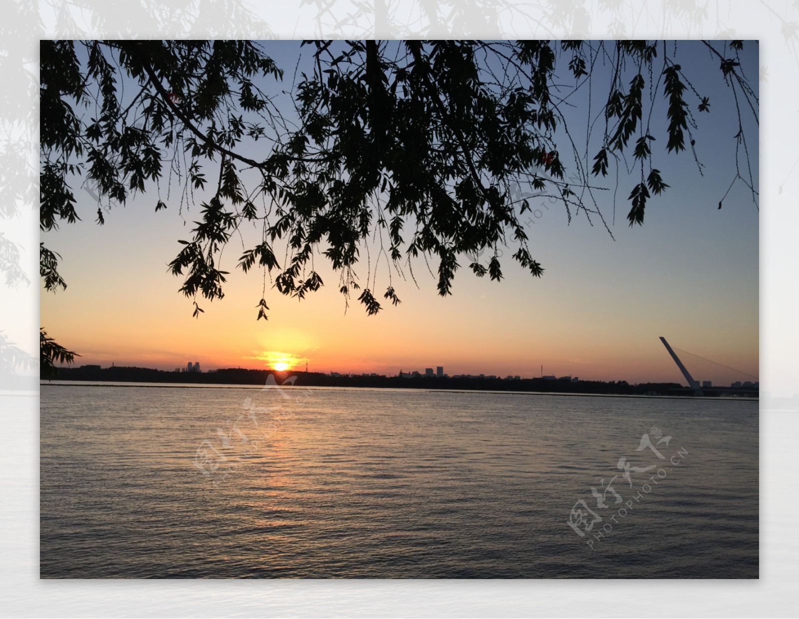 松花江畔夕阳风景