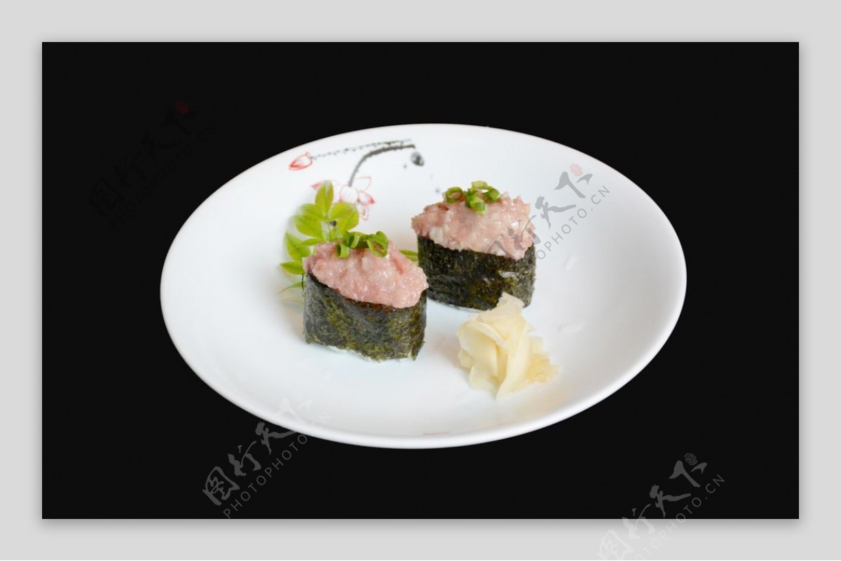 金枪鱼腩军舰寿司
