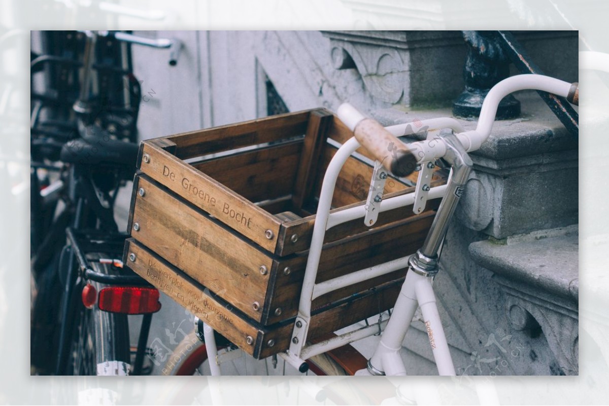 自行车车筐木框背景素材