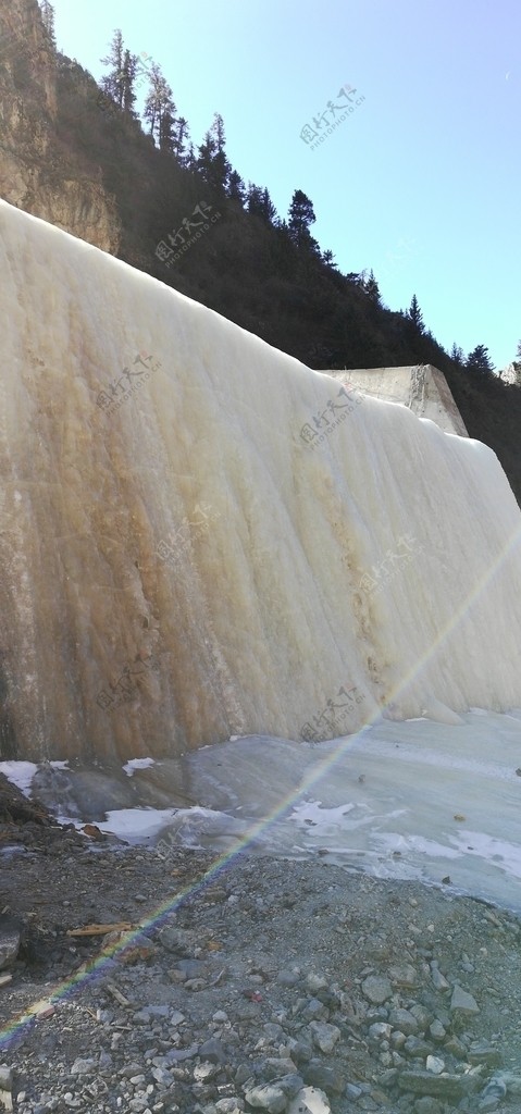 结冰的瀑布图片