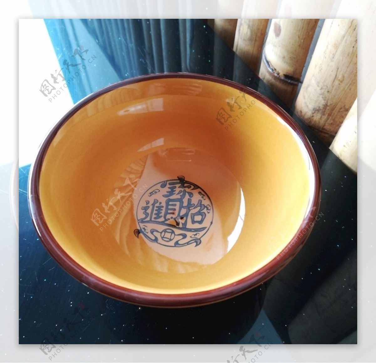 黄色陶瓷碗图片